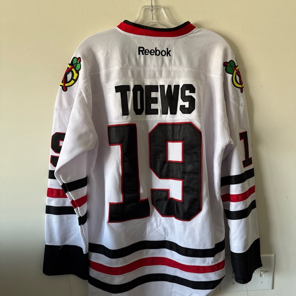 Reebok White and Black Men's Jersey - Picture 7 of 7
